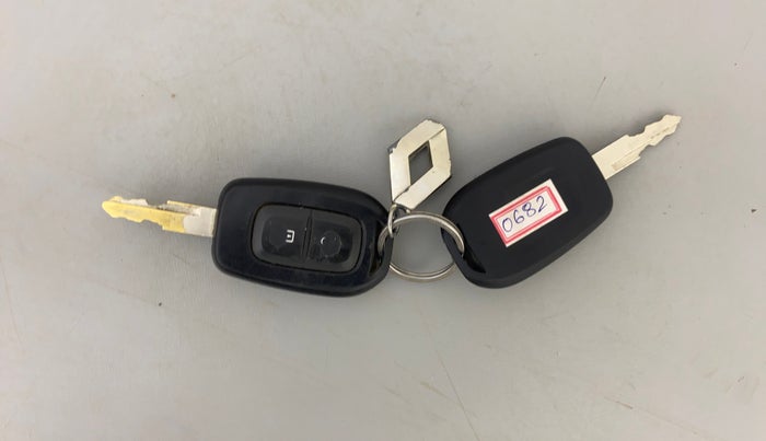 2016 Renault Kwid RXT 1.0 AMT, Petrol, Automatic, 52,846 km, Key Close Up