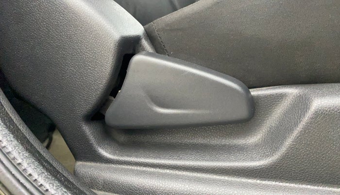 2016 Renault Kwid RXT 1.0 AMT, Petrol, Automatic, 52,846 km, Driver Side Adjustment Panel