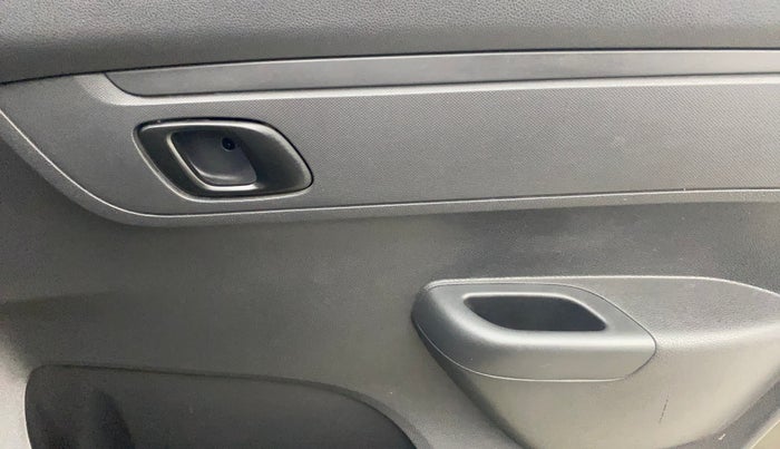 2016 Renault Kwid RXT 1.0 AMT, Petrol, Automatic, 52,846 km, Driver Side Door Panels Control