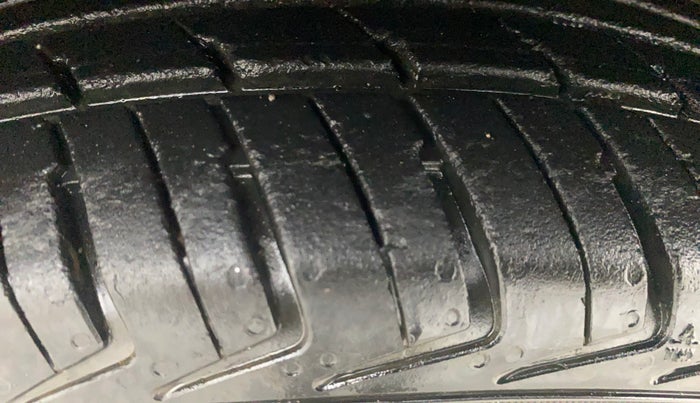 2016 Renault Kwid RXT 1.0 AMT, Petrol, Automatic, 52,846 km, Left Front Tyre Tread