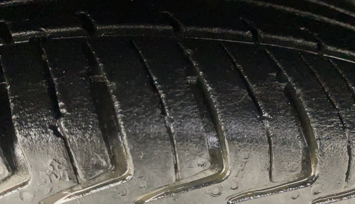 2016 Renault Kwid RXT 1.0 AMT, Petrol, Automatic, 52,846 km, Right Front Tyre Tread