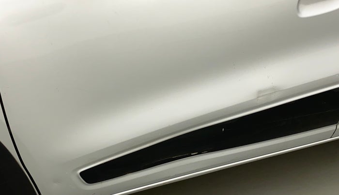 2017 Renault Kwid RXT 0.8, Petrol, Manual, 33,095 km, Front passenger door - Slightly dented