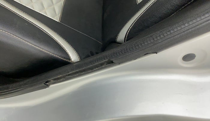 2017 Renault Kwid RXT 0.8, Petrol, Manual, 33,095 km, Rear left door - Beading has minor damage