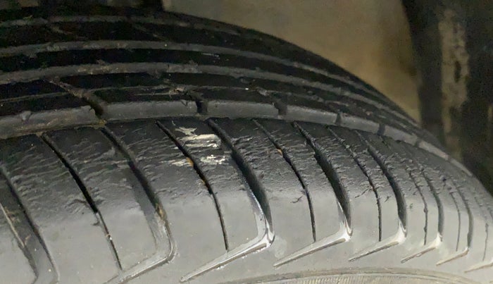 2017 Renault Kwid RXT 0.8, Petrol, Manual, 33,095 km, Left Front Tyre Tread