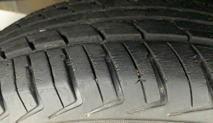 2017 Renault Kwid RXT 0.8, Petrol, Manual, 33,095 km, Left Rear Tyre Tread