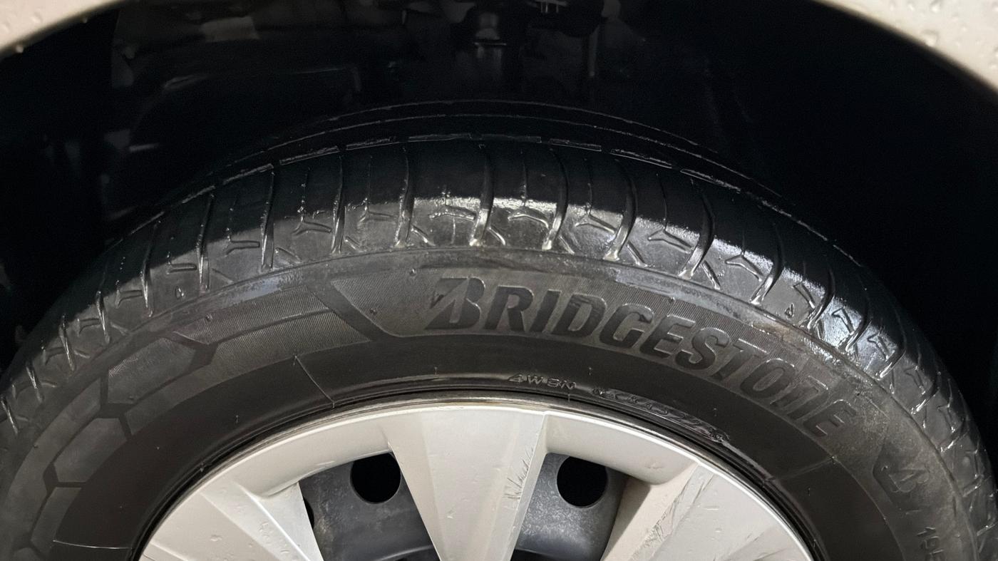 2017 Toyota Corolla Altis J PETROL, Petrol, Manual, 69,059 km, Left Front Tyre Tread