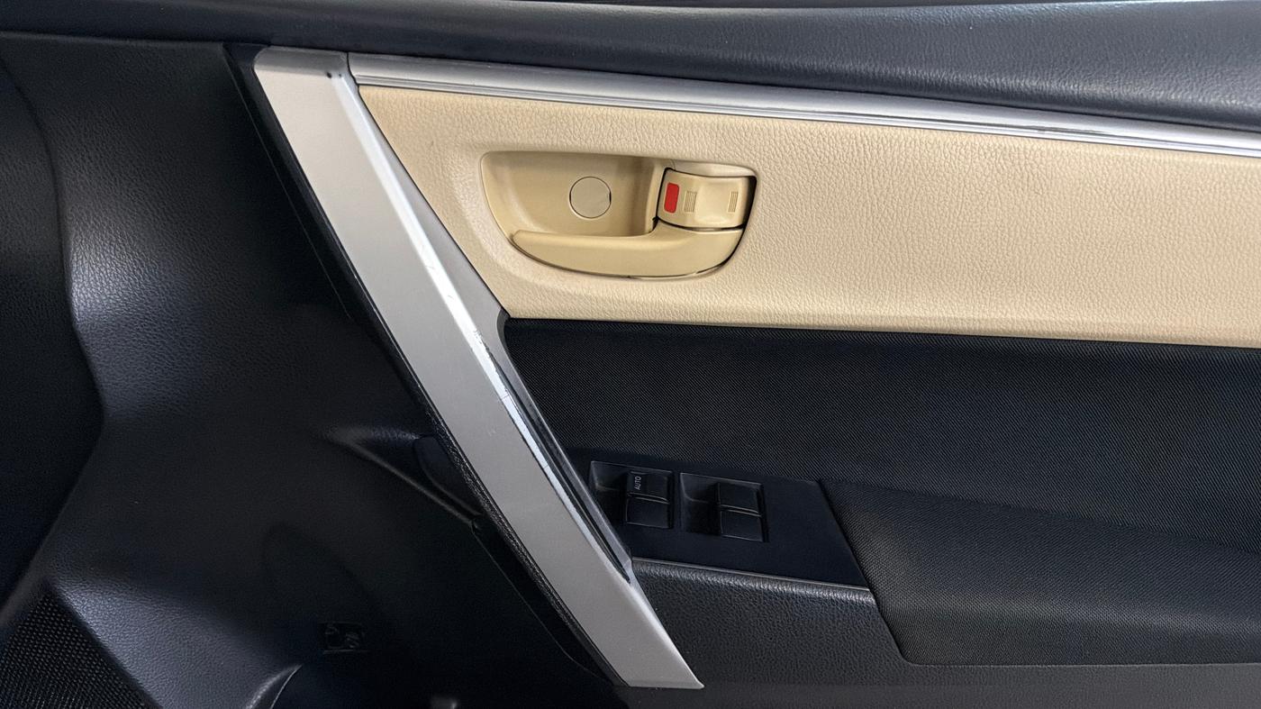 2017 Toyota Corolla Altis J PETROL, Petrol, Manual, 69,059 km, Driver Side Door Panels Control