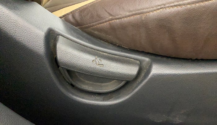 2016 Hyundai Grand i10 SPORTZ 1.2 KAPPA VTVT, Petrol, Manual, 36,091 km, Driver Side Adjustment Panel