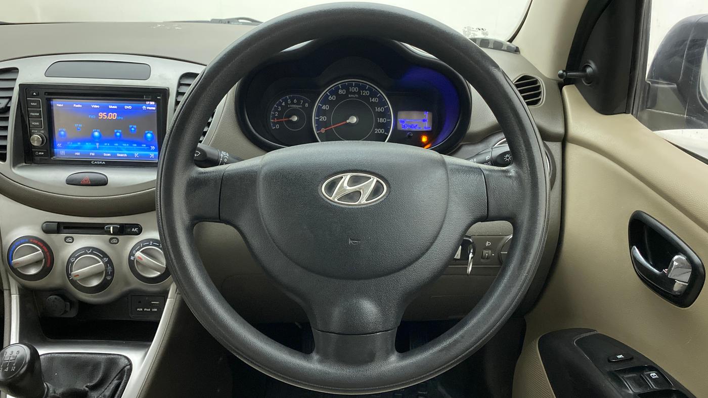 2016 Hyundai i10 SPORTZ 1.1, Petrol, Manual, 50,401 km, Steering Wheel Close Up
