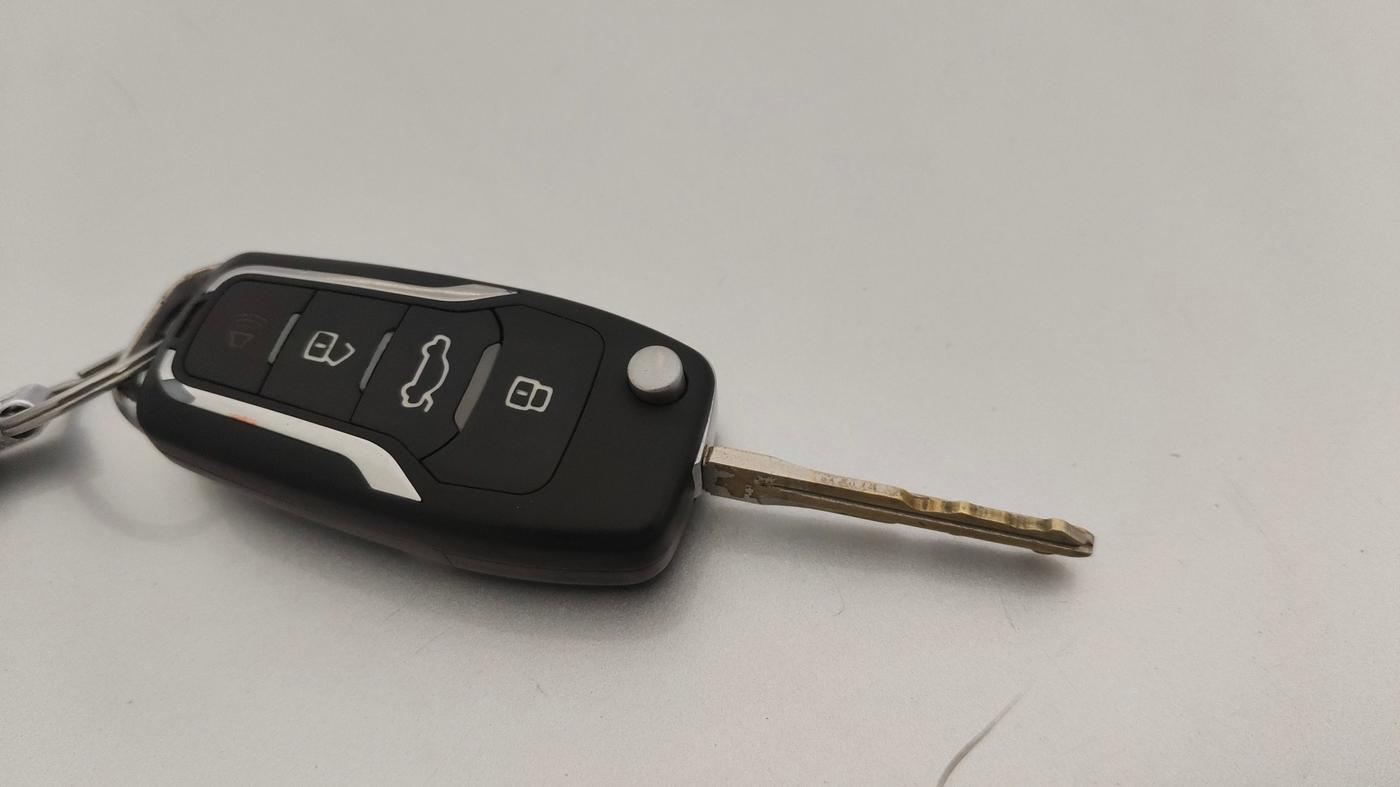 2023 KIA CARENS PREMIUM 1.5 PETROL 7 STR, Petrol, Manual, 16,676 km, Key Close Up