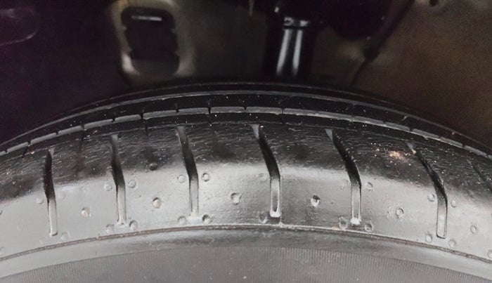 2023 KIA CARENS PREMIUM 1.5 PETROL 7 STR, Petrol, Manual, 16,676 km, Left Front Tyre Tread