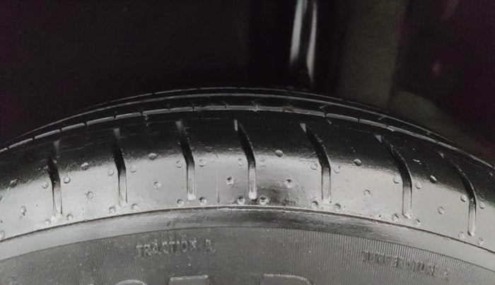 2023 KIA CARENS PREMIUM 1.5 PETROL 7 STR, Petrol, Manual, 16,676 km, Left Rear Tyre Tread