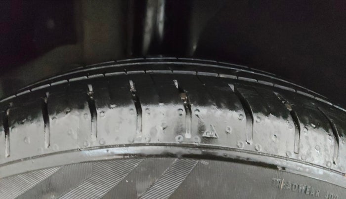 2023 KIA CARENS PREMIUM 1.5 PETROL 7 STR, Petrol, Manual, 16,676 km, Right Rear Tyre Tread