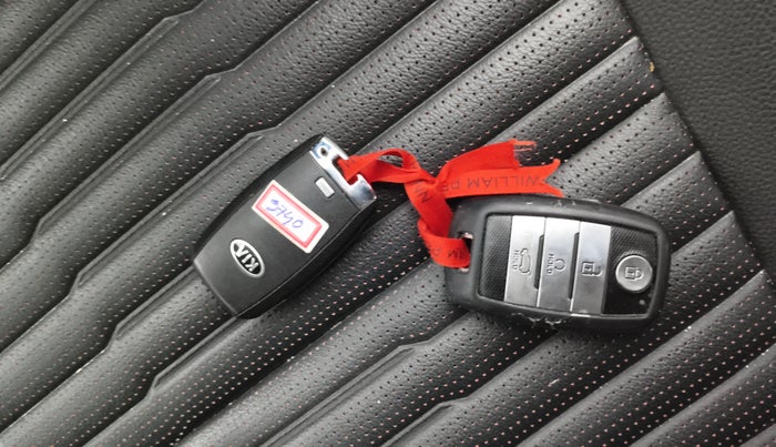 2021 KIA SONET GTX PLUS 1.0 IMT, Petrol, Manual, 38,792 km, Key Close Up