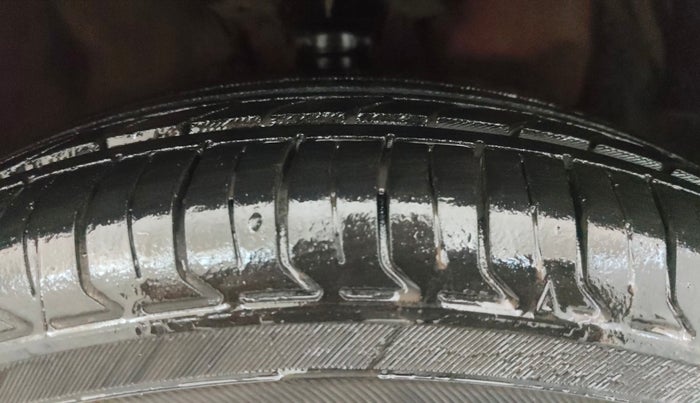 2020 Hyundai Elite i20 MAGNA PLUS 1.2, Petrol, Manual, 1,18,689 km, Right Front Tyre Tread