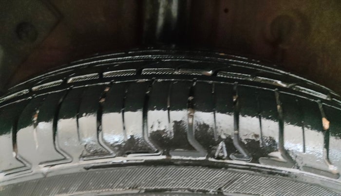 2020 Hyundai Elite i20 MAGNA PLUS 1.2, Petrol, Manual, 1,18,689 km, Right Rear Tyre Tread