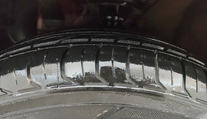 2020 Hyundai Elite i20 MAGNA PLUS 1.2, Petrol, Manual, 1,18,689 km, Left Front Tyre Tread