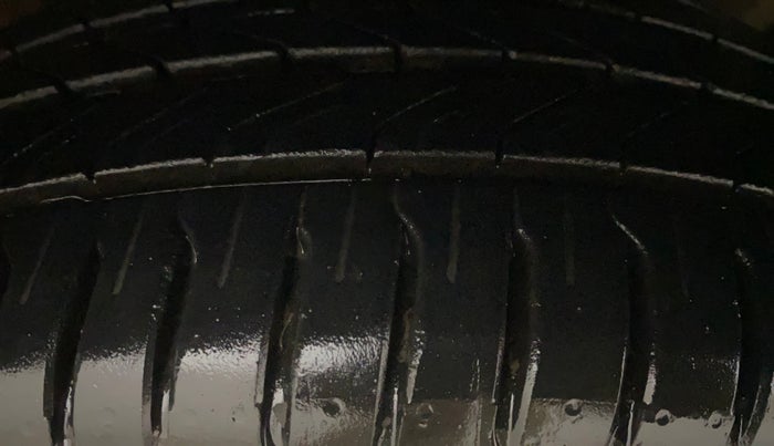 2015 Hyundai Elite i20 ASTA 1.2, Petrol, Manual, 1,27,892 km, Right Front Tyre Tread