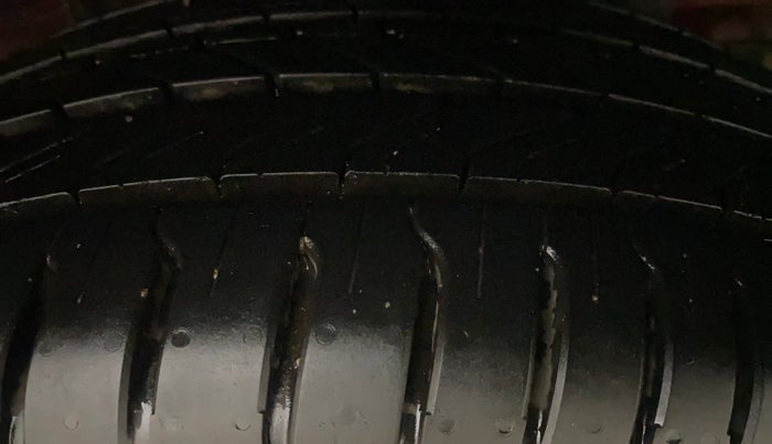 2015 Hyundai Elite i20 ASTA 1.2, Petrol, Manual, 1,27,892 km, Left Rear Tyre Tread