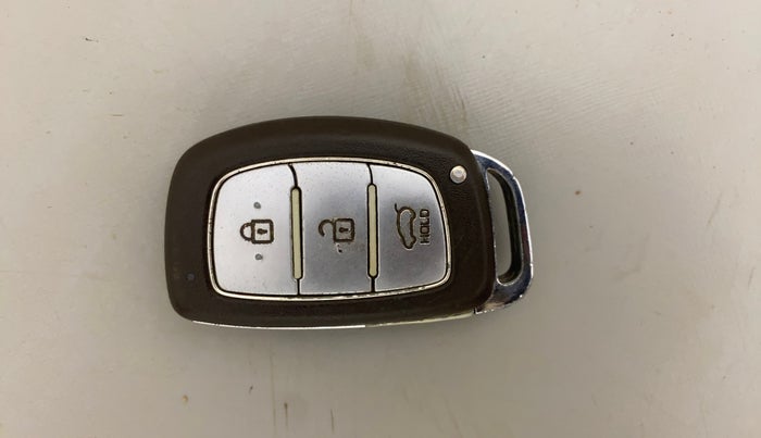 2015 Hyundai Elite i20 ASTA 1.2, Petrol, Manual, 1,27,892 km, Key Close Up