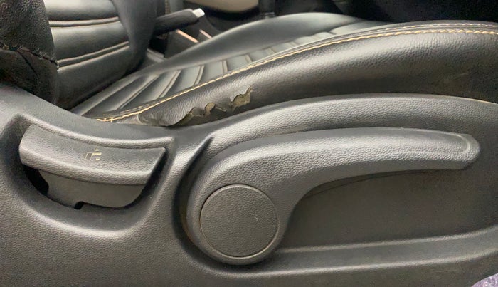 2015 Hyundai Elite i20 ASTA 1.2, Petrol, Manual, 1,27,892 km, Driver Side Adjustment Panel