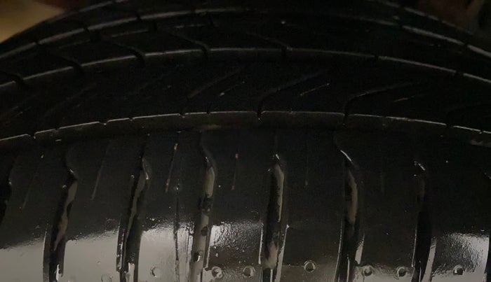 2015 Hyundai Elite i20 ASTA 1.2, Petrol, Manual, 1,27,892 km, Right Rear Tyre Tread