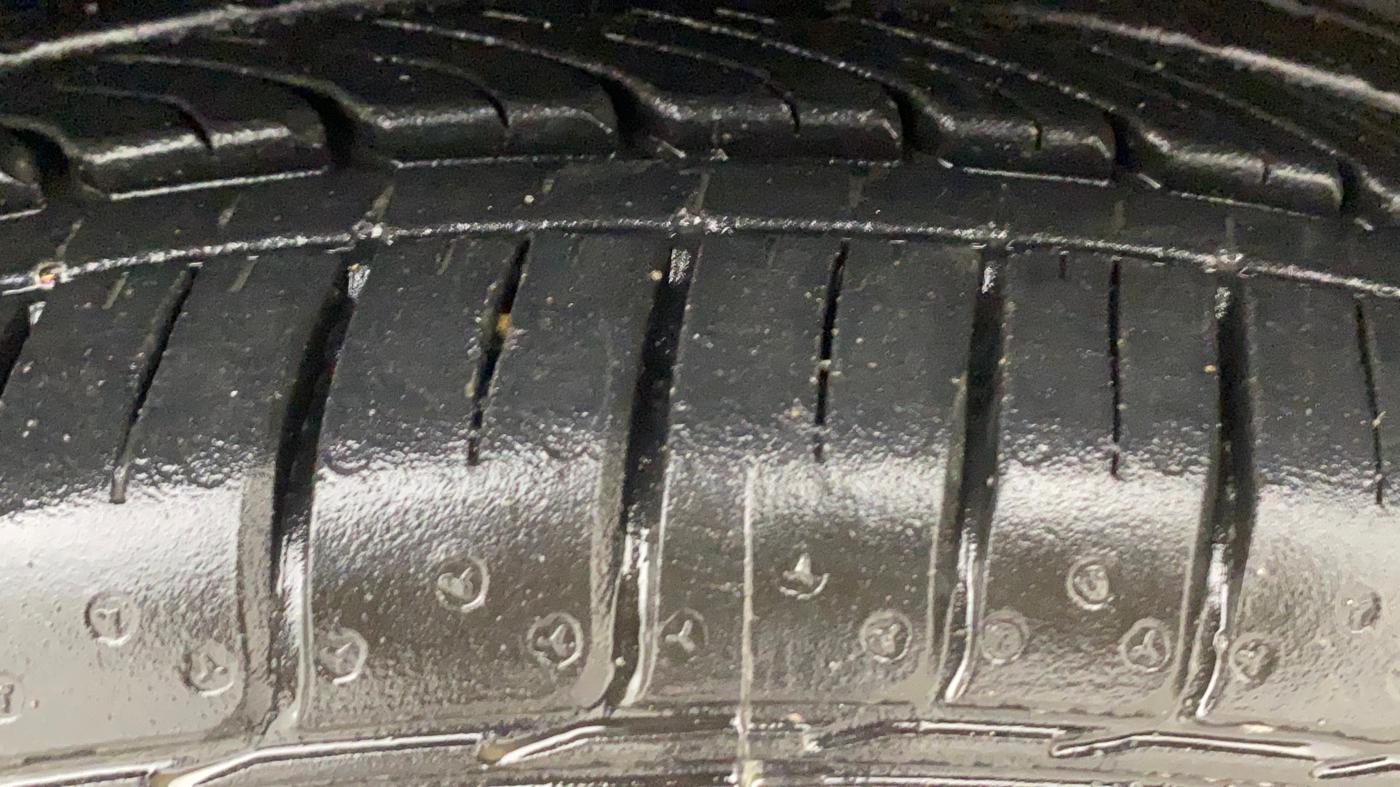 2018 Maruti IGNIS DELTA 1.2 AMT, Petrol, Automatic, 57,393 km, Right Front Tyre Tread
