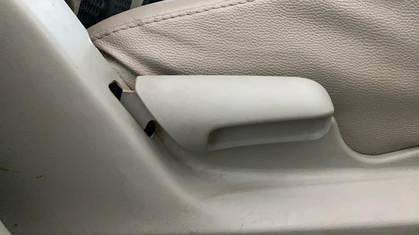 2016 Maruti Celerio ZXI, CNG, Manual, 71,491 km, Driver Side Adjustment Panel