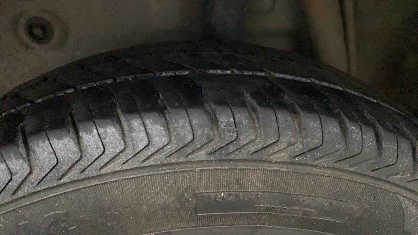 2016 Maruti Celerio ZXI, CNG, Manual, 71,491 km, Left Rear Tyre Tread