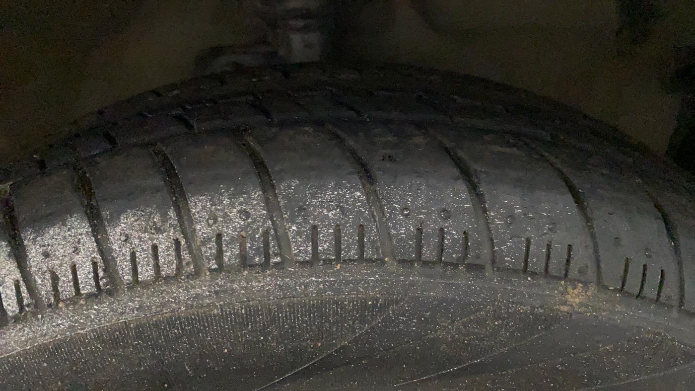 2016 Maruti Celerio ZXI, CNG, Manual, 71,491 km, Right Front Tyre Tread