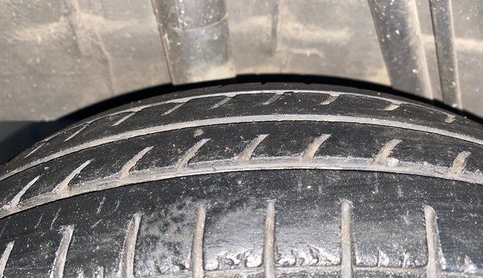 2018 Renault Kwid RXT 1.0 AMT (O), Petrol, Automatic, 75,725 km, Right Rear Tyre Tread