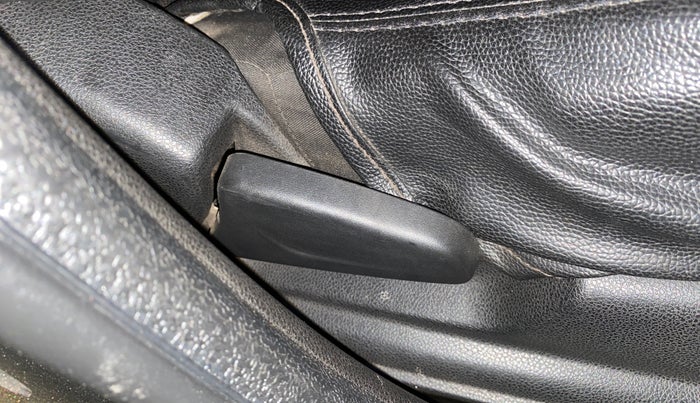 2018 Renault Kwid RXT 1.0 AMT (O), Petrol, Automatic, 75,725 km, Driver Side Adjustment Panel