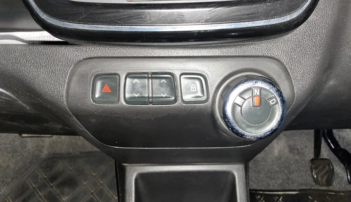 2018 Renault Kwid RXT 1.0 AMT (O), Petrol, Automatic, 75,725 km, Gear Lever