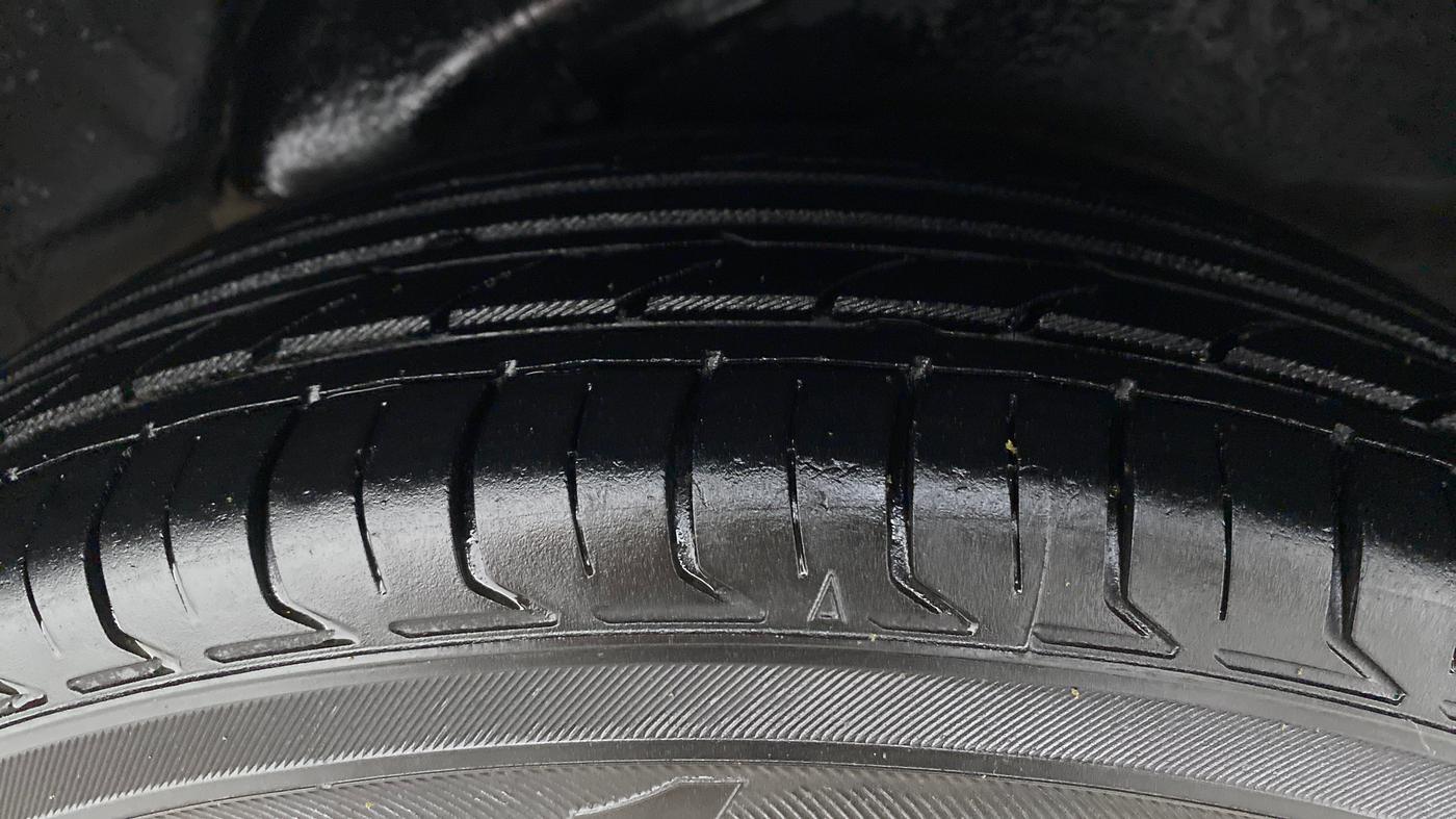 2015 Hyundai i10 SPORTZ 1.1, CNG, Manual, 76,174 km, Left Rear Tyre Tread