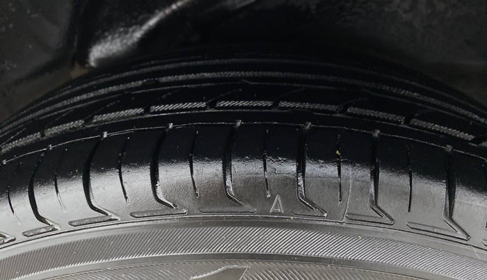 2015 Hyundai i10 SPORTZ 1.1, CNG, Manual, 76,174 km, Left Rear Tyre Tread