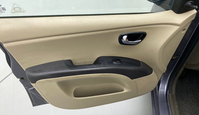 2015 Hyundai i10 SPORTZ 1.1, CNG, Manual, 76,174 km, Left front window switch / handle - Switch/handle not functional