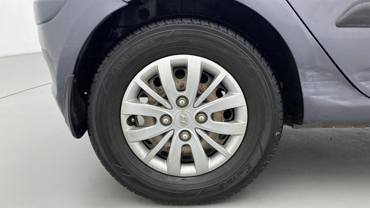 2015 Hyundai i10 SPORTZ 1.1, CNG, Manual, 76,174 km, Right Rear Wheel