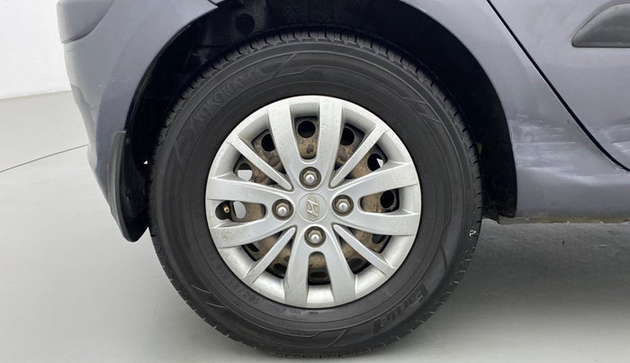 2015 Hyundai i10 SPORTZ 1.1, CNG, Manual, 76,174 km, Right Rear Wheel