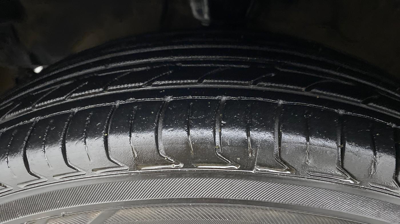 2015 Hyundai i10 SPORTZ 1.1, CNG, Manual, 76,174 km, Left Front Tyre Tread