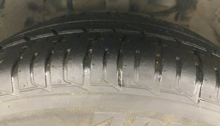 2014 Tata Zest XT PETROL, Petrol, Manual, 77,764 km, Right Front Tyre Tread