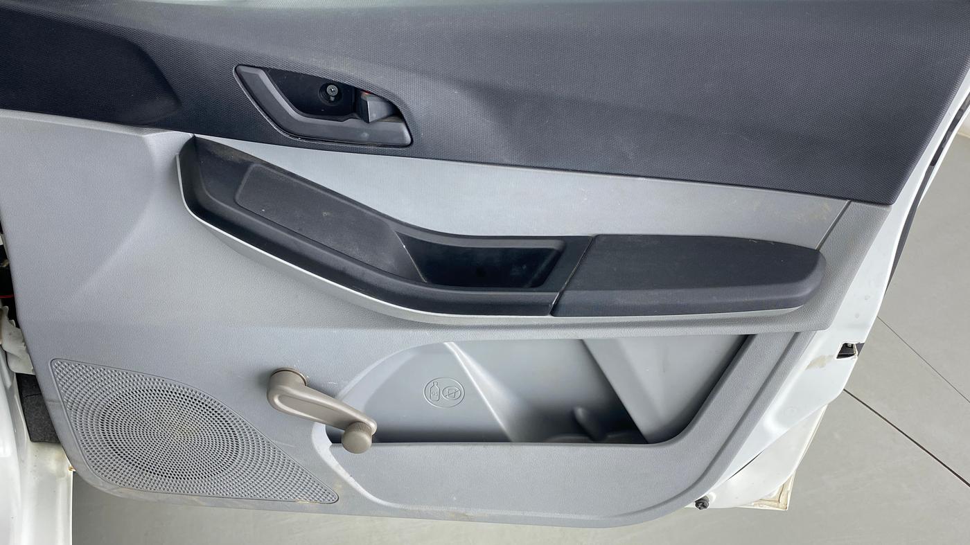 2021 Tata Tiago XE 1.2 REVOTRON, Petrol, Manual, 20,241 km, Driver Side Door Panels Control