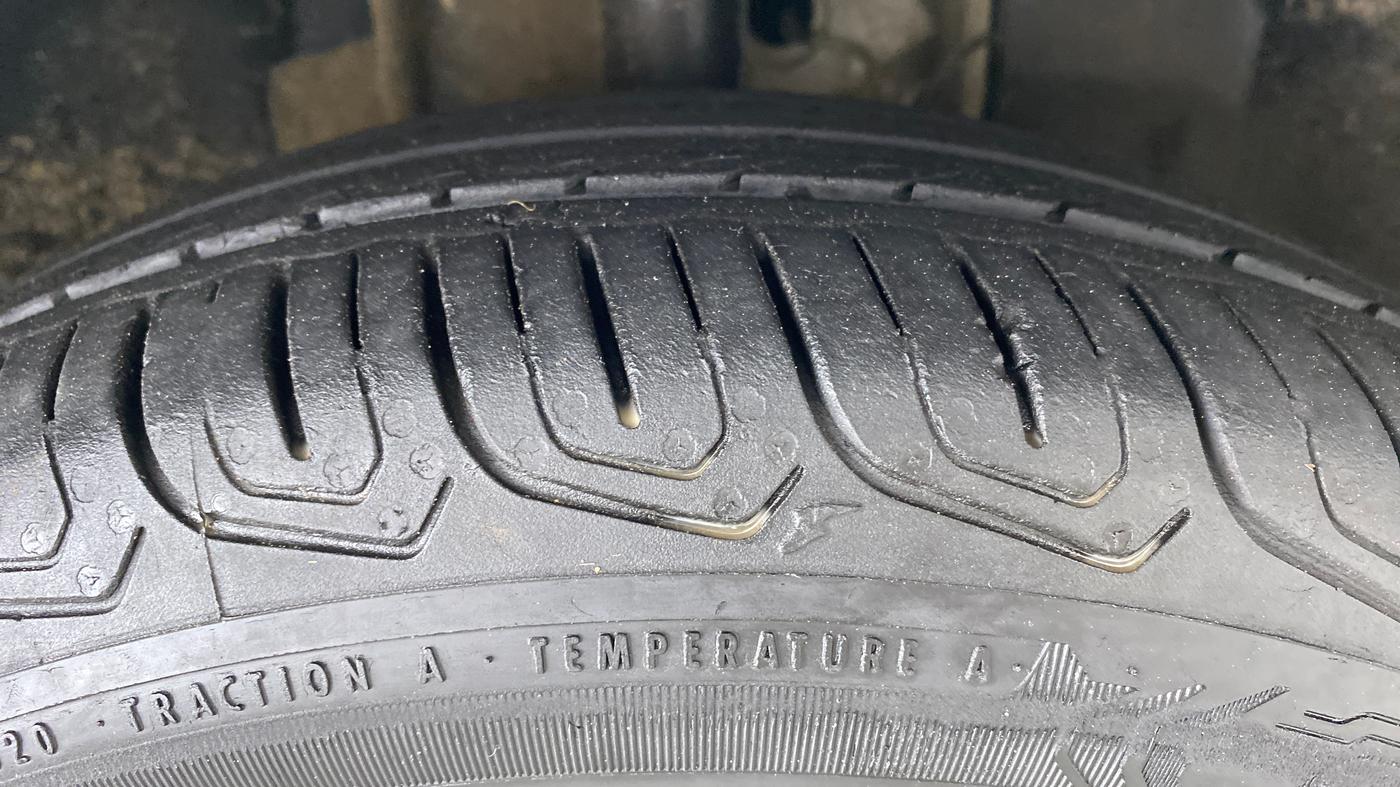 2021 Tata Tiago XE 1.2 REVOTRON, Petrol, Manual, 20,241 km, Right Front Tyre Tread