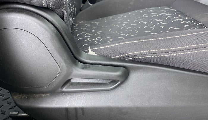 2021 Tata Tiago XE 1.2 REVOTRON, Petrol, Manual, 20,241 km, Driver Side Adjustment Panel