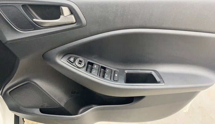 2016 Hyundai i20 Active 1.2 S, Petrol, Manual, 50,846 km, Driver Side Door Panels Control