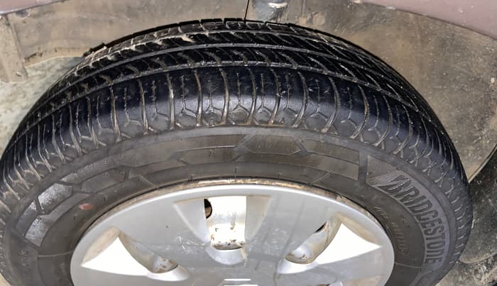 2017 Maruti Wagon R 1.0 LXI CNG, CNG, Manual, 1,07,509 km, Left Front Tyre Tread