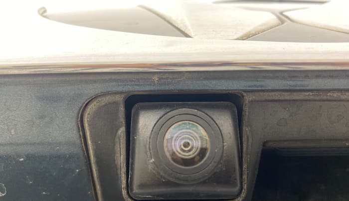 2022 Mahindra XUV300 W8 (O) 1.2 PETROL AMT, Petrol, Automatic, 1,19,785 km, Parking Camera