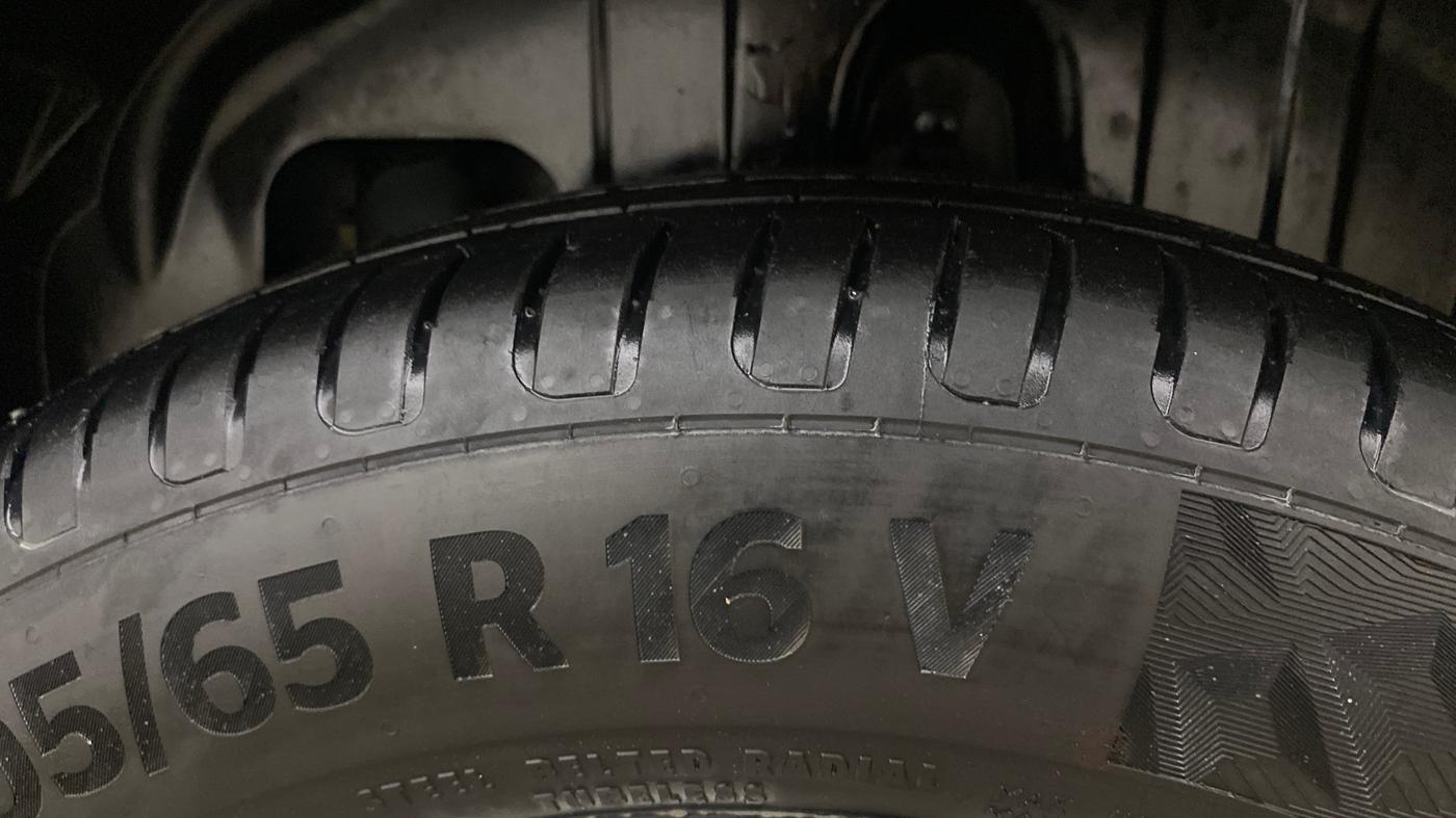 2022 Mahindra XUV300 W8 (O) 1.2 PETROL AMT, Petrol, Automatic, 1,19,785 km, Left Rear Tyre Tread