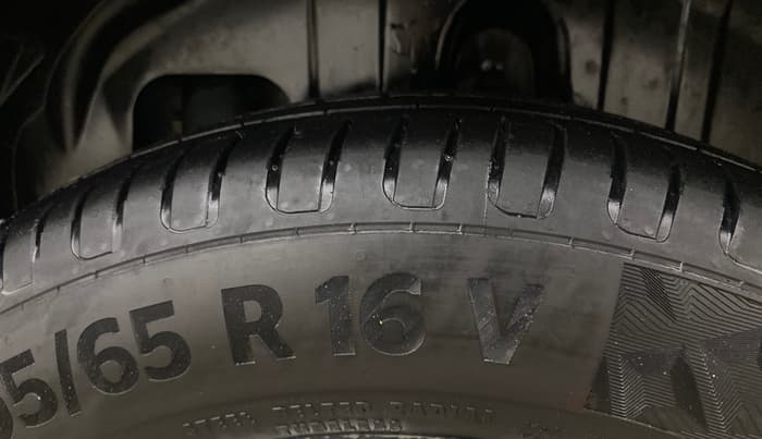 2022 Mahindra XUV300 W8 (O) 1.2 PETROL AMT, Petrol, Automatic, 1,19,785 km, Left Rear Tyre Tread