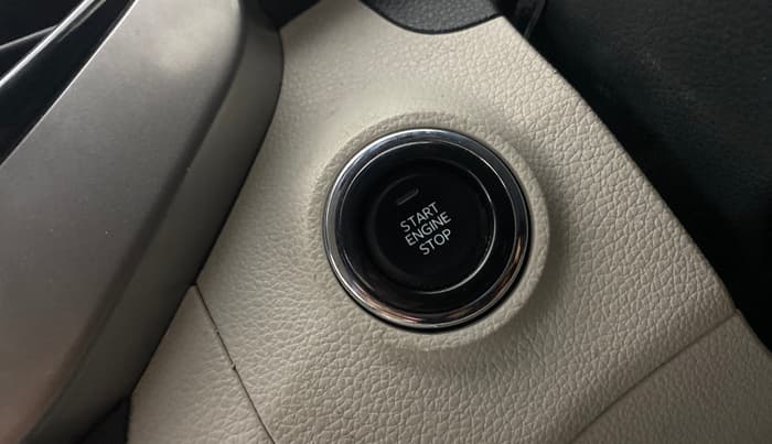 2022 Mahindra XUV300 W8 (O) 1.2 PETROL AMT, Petrol, Automatic, 1,19,785 km, Keyless Start/ Stop Button