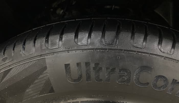 2022 Mahindra XUV300 W8 (O) 1.2 PETROL AMT, Petrol, Automatic, 1,19,785 km, Left Front Tyre Tread